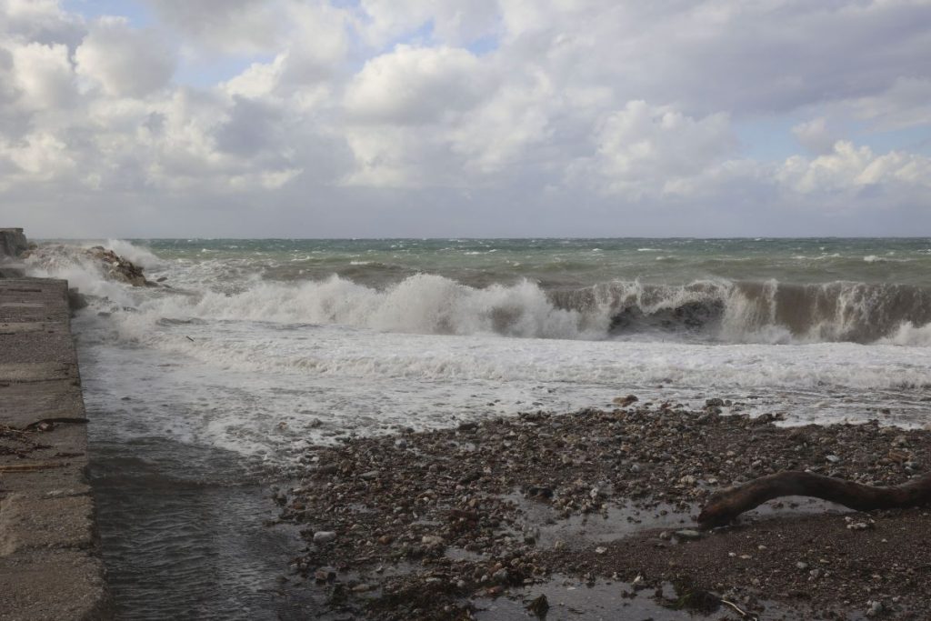 Κακοκαιρία Bettina: Υποχωρούν τα φαινόμενα – Τα νέα δεδομένα από την ΕΜΥ