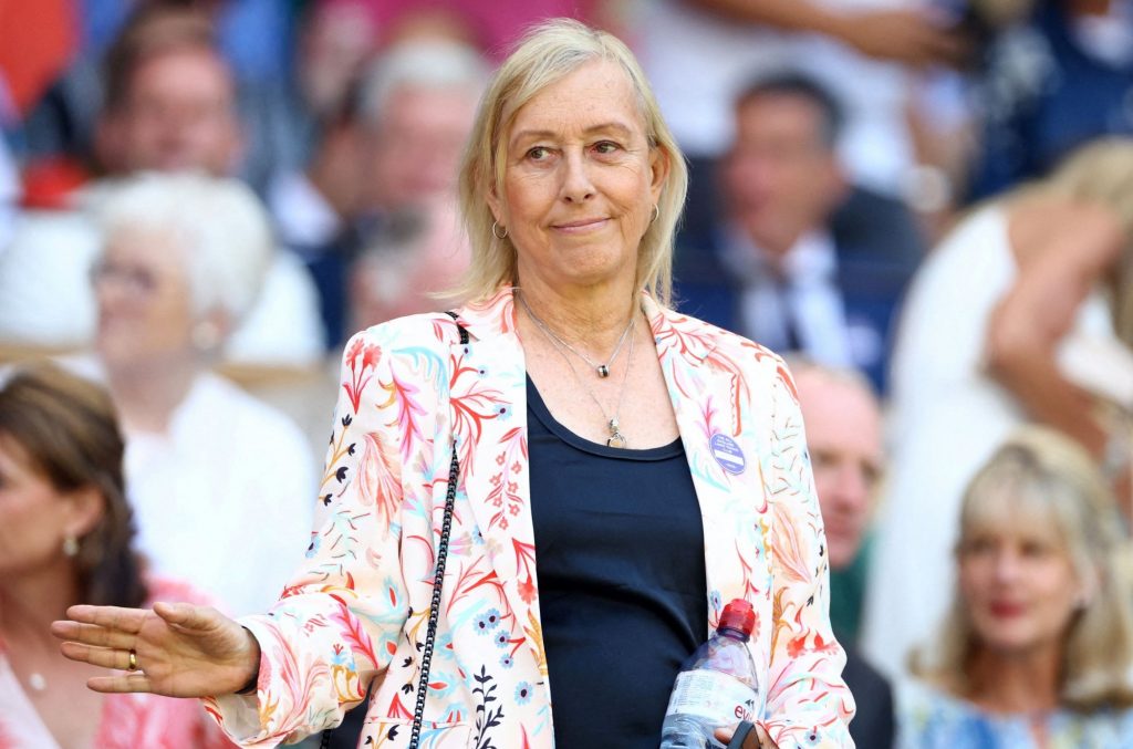 Η Μαρτίνα Ναβρατίλοβα «κάρφωσε» τον καρκίνο και σερβίρει για τη ζωή