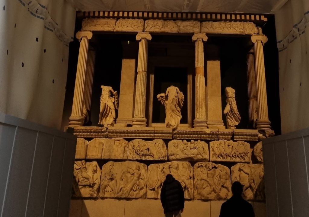 Μητσοτάκης – Σούνακ: Τα γλυπτά του Παρθενώνα, η πολιτική εκκρεμότητα και η πρωτοφανής απρέπεια