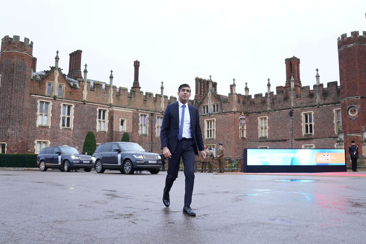 «Τεράστιο διπλωματικό λάθος – faux pas από Ρίσι Σούνακ» – Στο ΒΗΜΑ ο κορυφαίος βρετανός Ελληνιστής Ρόντρικ Μπήτον