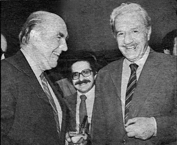Το ζεϊμπέκικο του Ανδρέα, οι ατάκες του Φλωράκη και το μυστικό του Καραμανλή Το ζεϊμπέκικο του Ανδρέα, οι ατάκες του Φλωράκη και το μυστικό του Καραμανλή