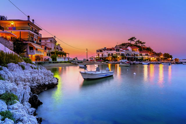 Το μεγάλο δίλημμα του σύγχρονου νέου – Να φύγουν ή όχι από τον τόπο τους;