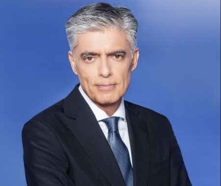 LIVE NEWS: Αμετακίνητος από την κορυφή ο Νίκος Ευαγγελάτος