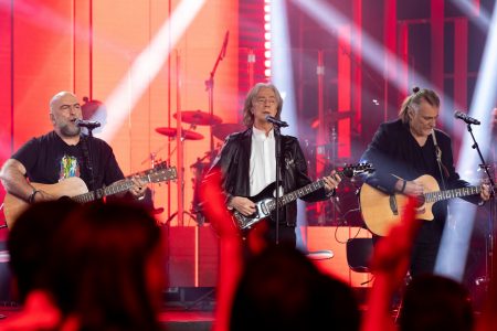 Σπίτι με το MEGA με τους ΠΥΞ ΛΑΞ