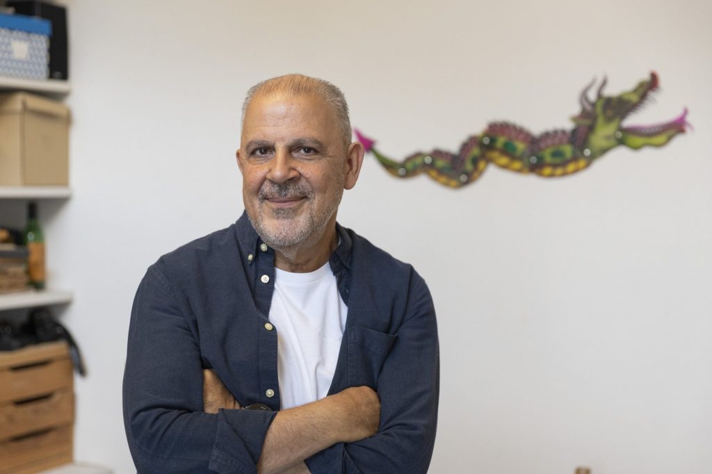 Γιώργος Χατζηπιερής στο ΒΗΜΑ: «Όταν ακούω να μιλάνε για τα τραγούδια μου νιώθω πως αναφέρονται σε κάποιον τρίτο»