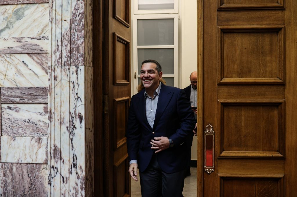 Οταν ο Τσίπρας κέρδισε τον Κασσελάκη στο χειροκρότημα
