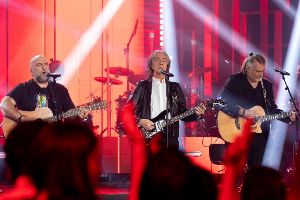 Σπίτι με το MEGA με τους ΠΥΞ ΛΑΞ