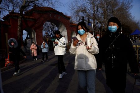 Πνευμονία στην Κίνα: «Το πιο πιθανό σενάριο είναι να μην αφορά νέα πανδημία» – Τι αναφέρει καθηγητής Επιδημιολογίας