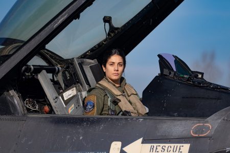 Χρυσάνθη Νικολοπούλου: Η πρώτη γυναίκα πιλότος F-16 αποκαλύπτεται στο ΒΗΜΑgazino