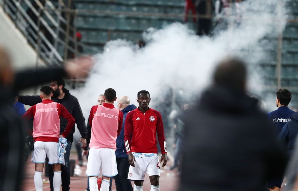 Βόλος – Ολυμπιακός: «Φωτιά» το Πανθεσσαλικό με εντολές για ΜΑΤ, δακρυγόνα και… οφσάιντ