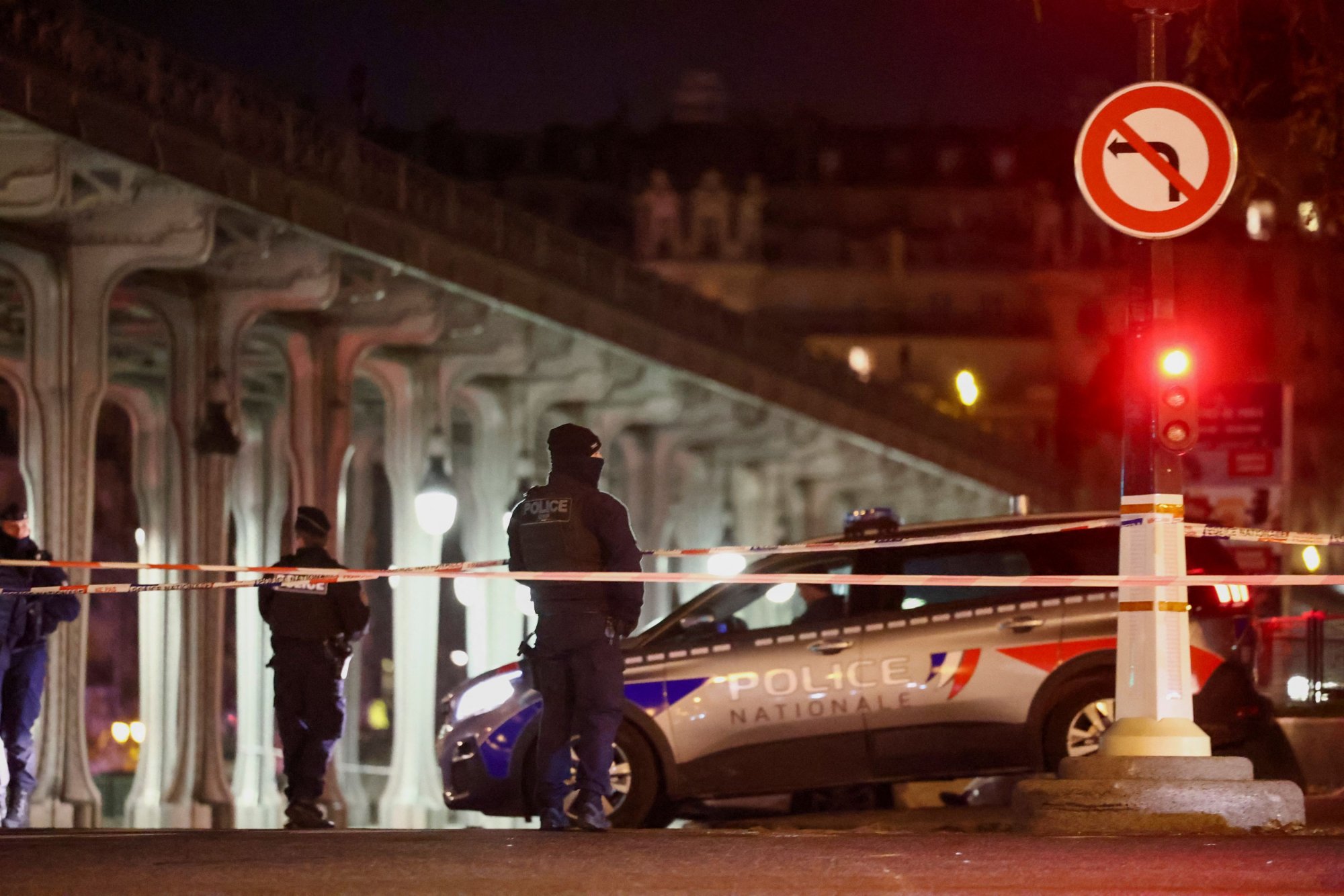 Γαλλία: Ένας νεκρός από την επίθεση με μαχαίρι στο κέντρο του Παρισιού