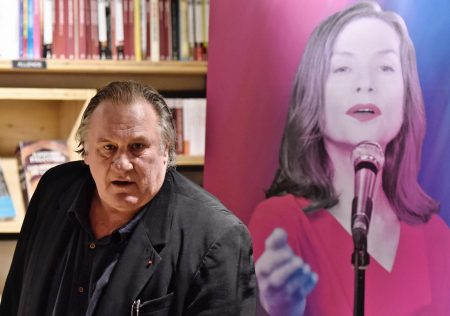 Ο Μακρόν, ο Ντεπαρντιέ και ένα παράσημο