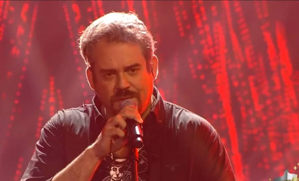 Πυγμαλίων Δαδακαρίδης στο Σπίτι με το «MEGA»: Τραγούδησε με τους «Πυξ Λαξ» το «Για τις παλιές αγάπες μη μιλάς»