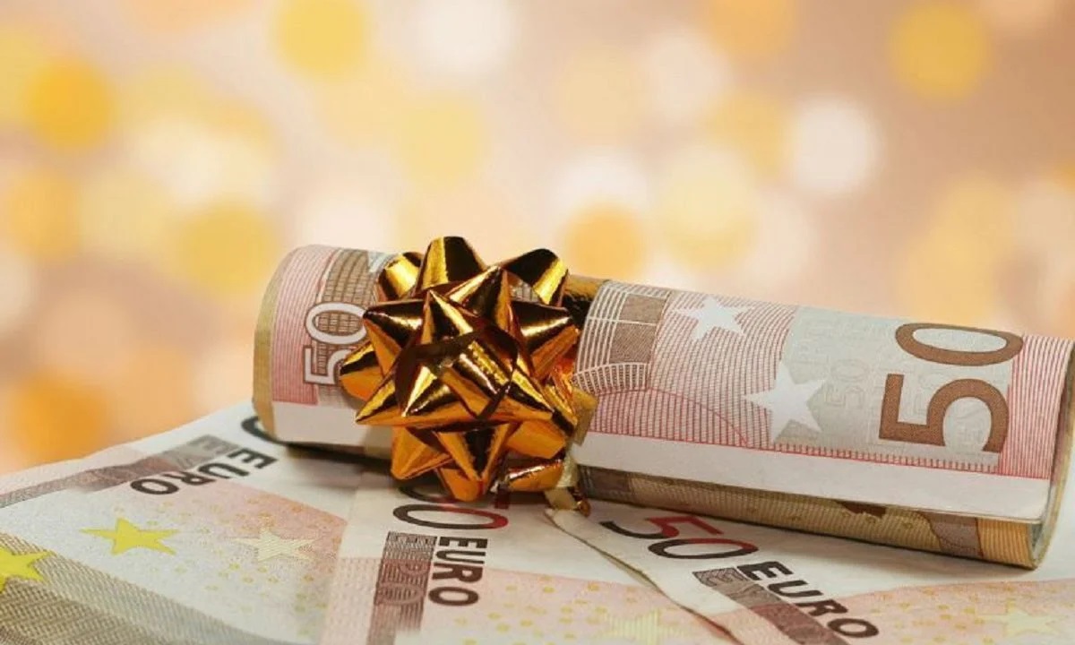 Δώρο κι επιδόματα Χριστουγέννων: Πότε καταβάλονται – Ποιοι οι δικαιούχοι