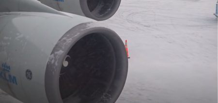 Αμστερνταμ: Η χιονόπτωση καθήλωσε τα αεροπλάνα – 10άδες ακυρώσεις