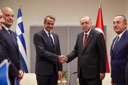 Η συνάντηση Ερντογάν-Μητσοτάκη στην Αθήνα και τα δύο εν Ελλάδι «στρατόπεδα»