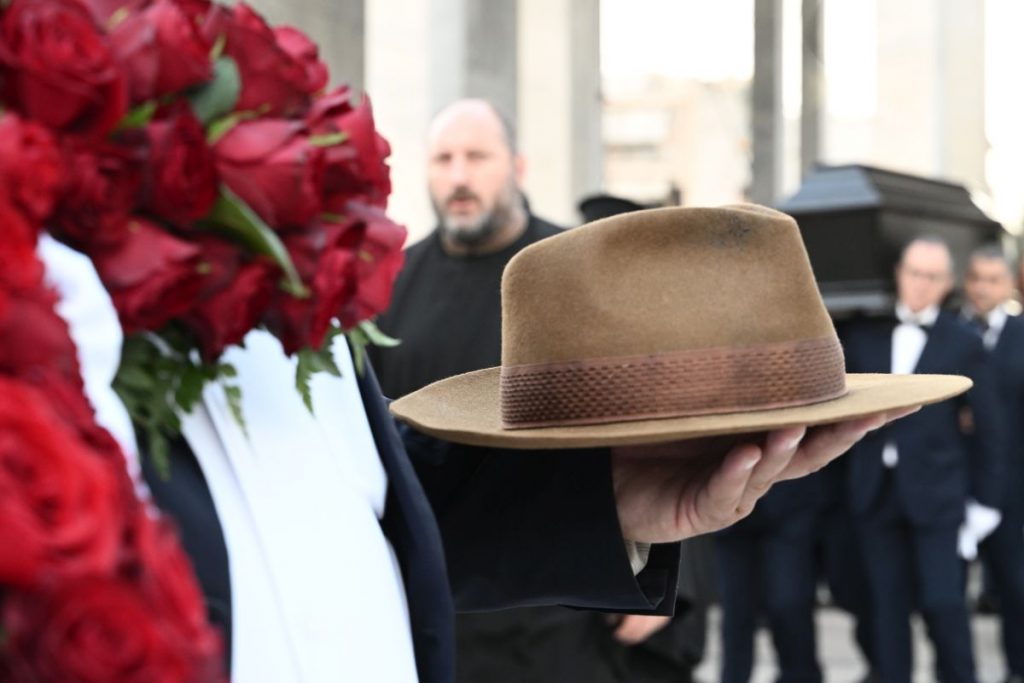 Βασίλης Βασιλικός: Συγκίνηση στο τελευταίο αντίο