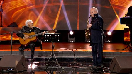 Σπίτι με το MEGA: Γιώργος Κατσαρός και Κώστας Χατζής μάς ταξιδεύουν με μελωδίες