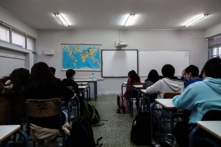 «Πάτωσαν» οι Έλληνες μαθητές σε μαθηματικά, κατανόηση κειμένου, φυσικές επιστήμες