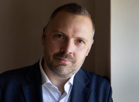 Μπεν Ανσελ: «Χρειάζεται σταθερότητα, ευημερία και ανάπτυξη για μια αποτελεσματική δημοκρατία»