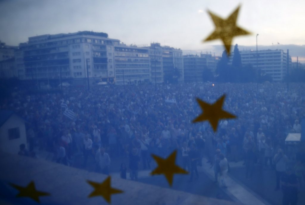 Τόσο κοντά, τόσο μακριά