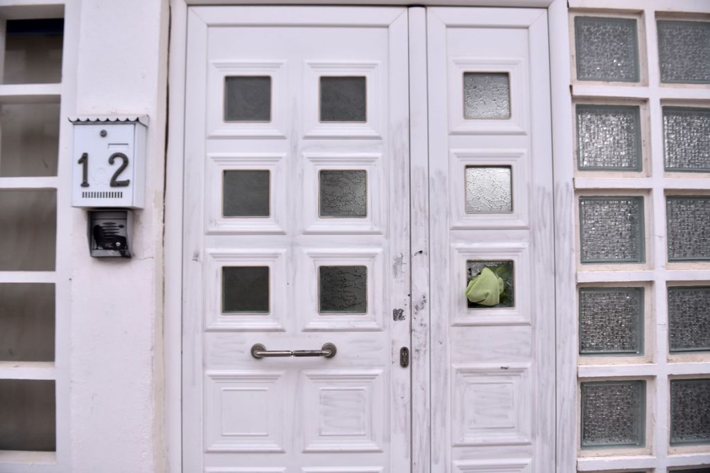 Σαλαμίνα: Απολογείται ο 71χρονος – «Τη βρήκα με άλλον άντρα, τρελάθηκα»