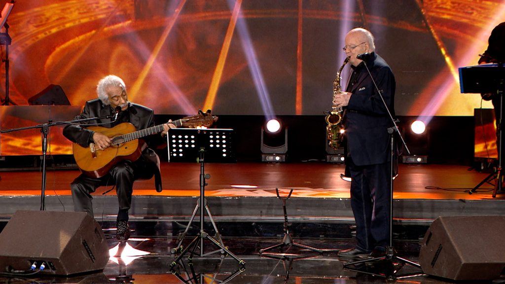 Σπίτι με το MEGA: Γιώργος Κατσαρός και Κώστας Χατζής μάς ταξιδεύουν με μελωδίες