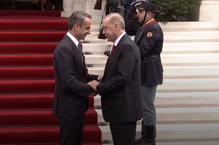 Live: Στο Μέγαρο Μαξίμου ο Ερντογάν – Τον υποδέχθηκε ο Μητσοτάκης