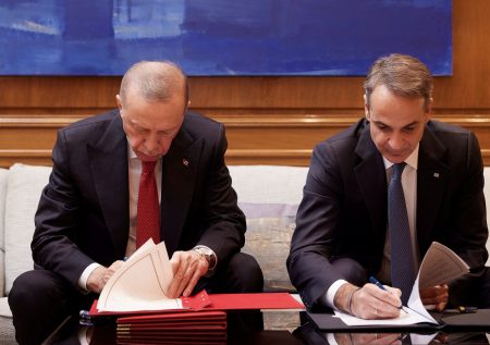 Oι 15 συμφωνίες που υπέγραψαν Ελλάδα – Τουρκία