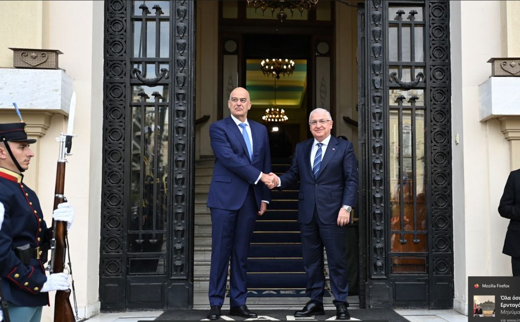 Με τον Γκιουλέρ συναντήθηκε ο Δένδιας