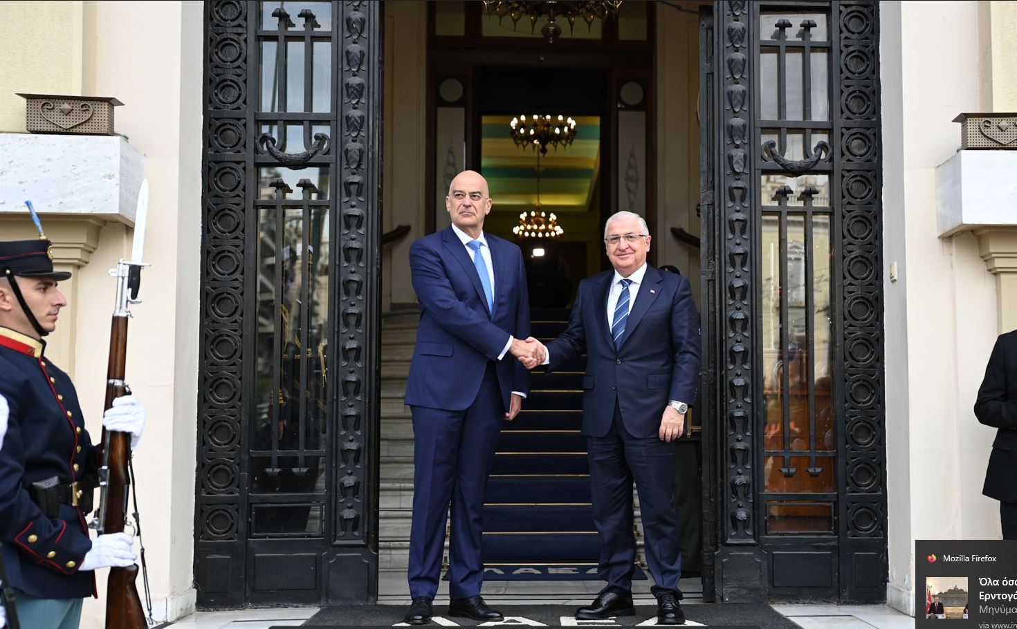 Με τον Γκιουλέρ συναντήθηκε ο Δένδιας