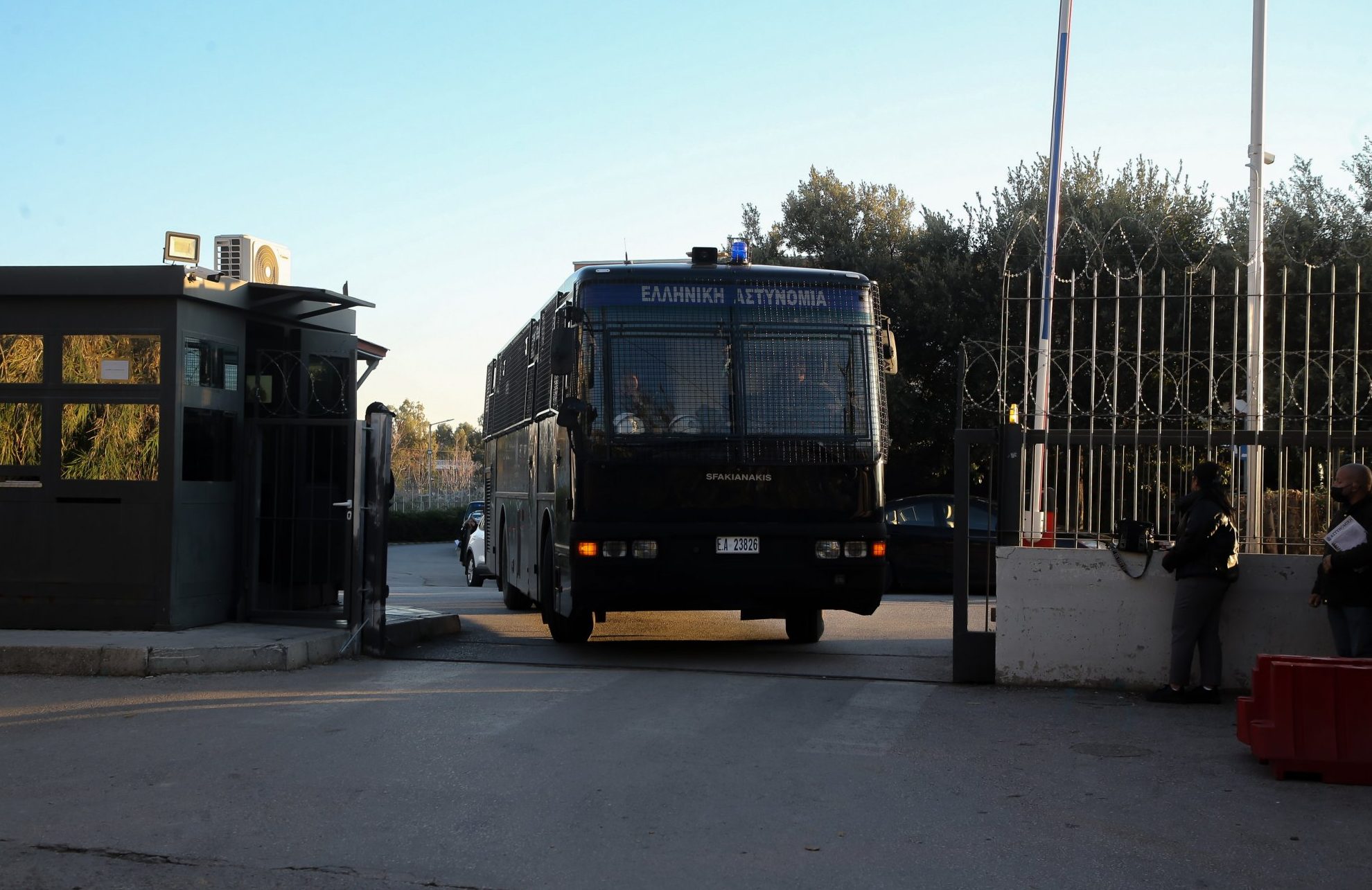 Πάνω από 200 από τους προσαχθέντες για τα επεισόδια στο «Μελίνα Μερκούρη» αφέθηκαν ελέυθεροι