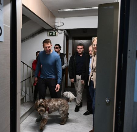 Κασσελάκης: Το σχόλιο για τη σκυλίτσα Φάρλι που έβαλε φωτιά στο «Κόκκινο»