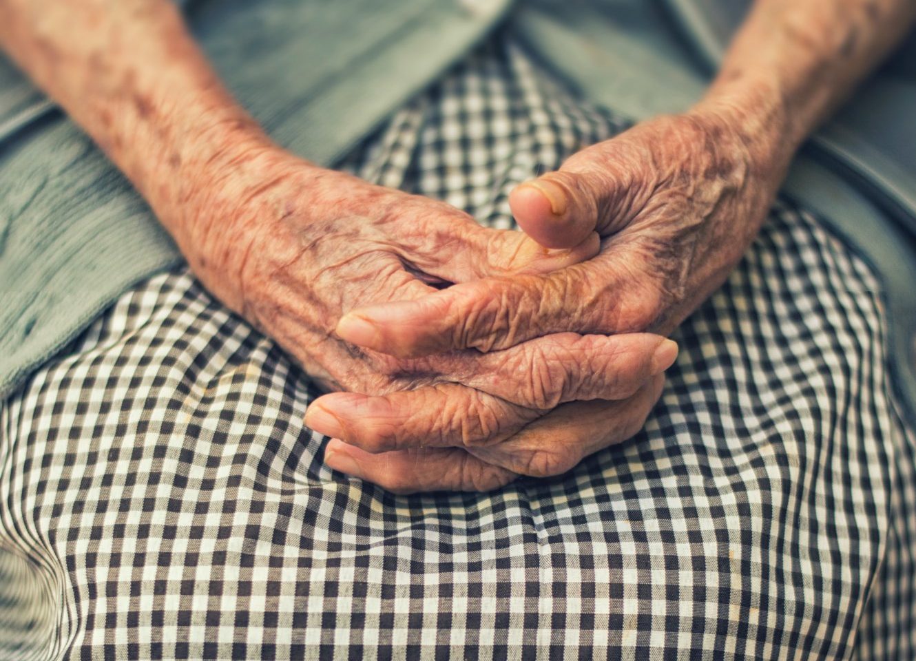 Ηράκλειο: «Ήπιε αρκετές φορές» – Τι λέει η νοσηλεύτρια που έδωσε το καθαριστικό στην 92χρονη