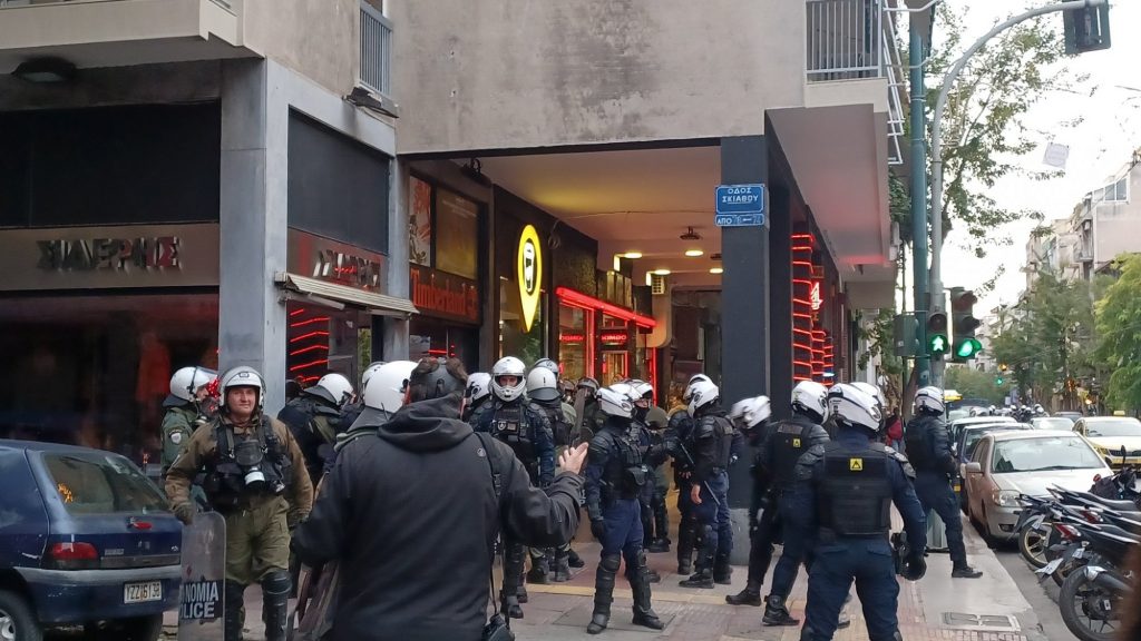 Πατήσια: Ένταση και προσαγωγές σε επιχείρηση «ανακατάληψης»