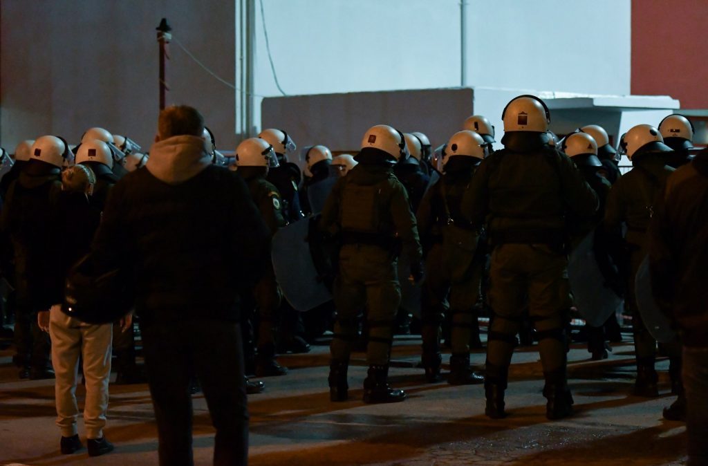 Ρέντης: «Μας είπαν να επιτεθούμε και μου έδωσαν τη φωτοβολίδα» – Τι είπε ο δράστης στους αστυνομικούς