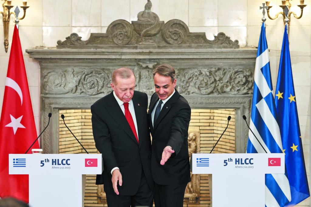 Μπλόφα στη λέσχη της απάτης