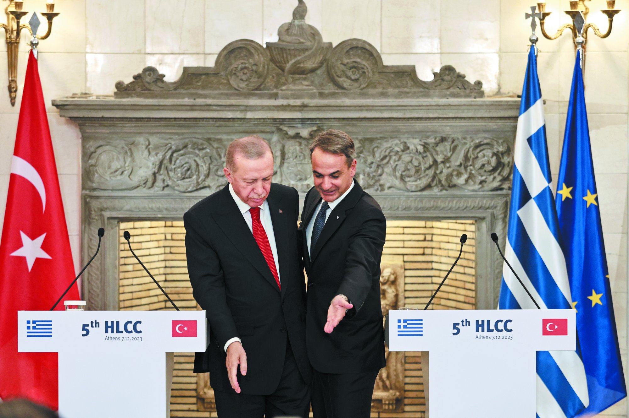 Μπλόφα στη λέσχη της απάτης