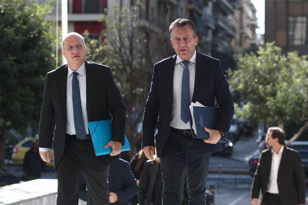 Οικονόμου και Βρούτσης στον Άρειο Πάγο για την αθλητική βία