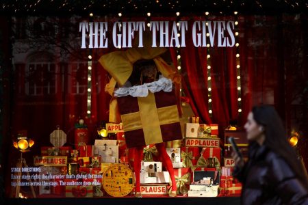Με πίστωση αγοράζουν τα Χριστουγεννιάτικα δώρα οι Βρετανοί