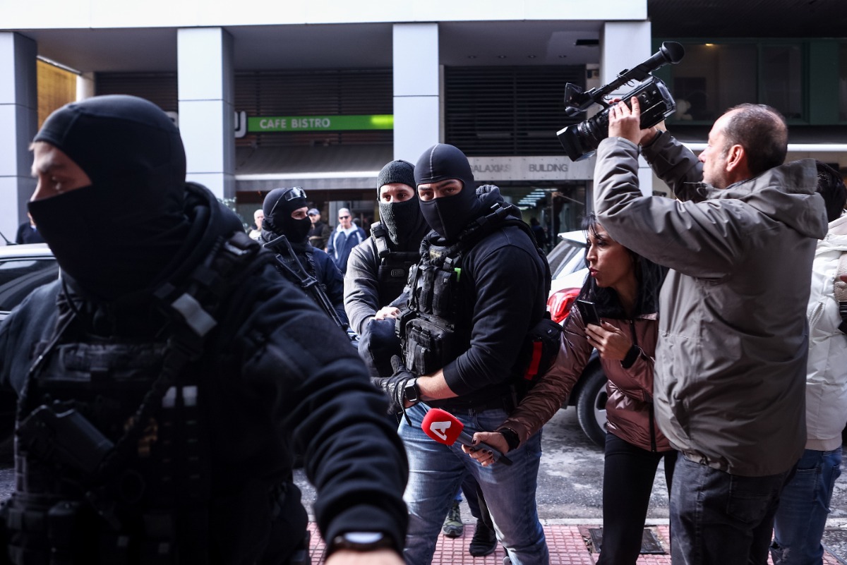 Ρέντης: Στον ανακριτή σήμερα ο 18χρονος – Βρέθηκε πυρίτιδα στα χέρια του – Μάχη δίνει ο αστυνομικός