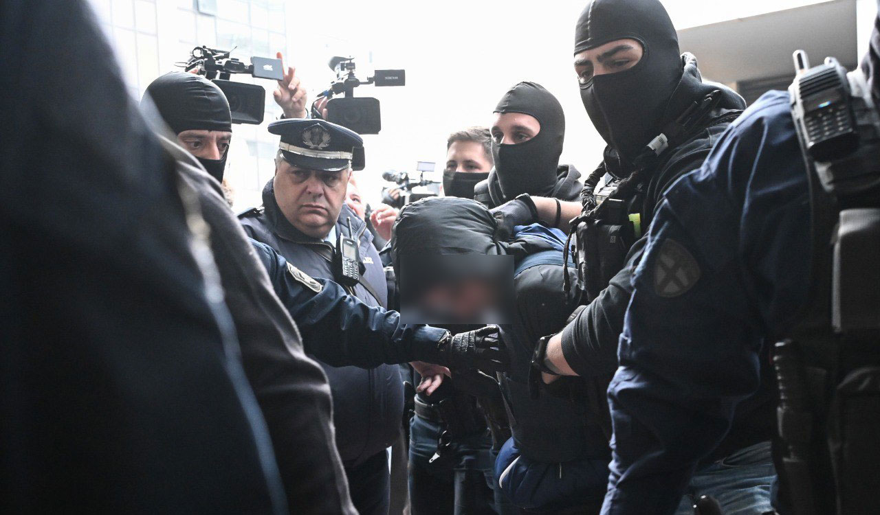 Ρέντης: Στον ανακριτή ο 18χρονος για την επίθεση στον αστυνομικό – Τι είπε η μητέρα του για απειλητικά μηνύματα