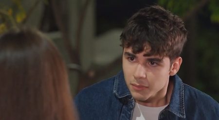 Η Γη της Ελιάς: Ο Παρασκευάς χάνει τη γη κάτω από τα πόδια του