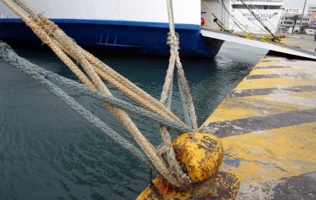 Απαγορευτικό: Δεμένα τα πλοία σε Πειραιά, Ραφήνα και Λαύριο – Ως 9 μποφόρ οι άνεμοι