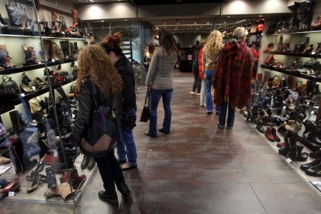 Ωράριο καταστημάτων: Ποιες ώρες θα είναι τα μαγαζιά ανοιχτά