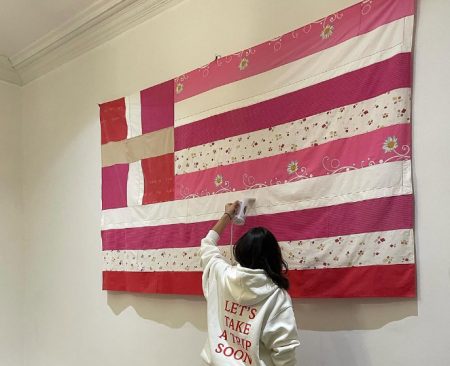 ΥΠΕΞ για ροζ σημαία: Τα εθνικά σύμβολα σε κρατικά κτίρια πρέπει να είναι ακέραια