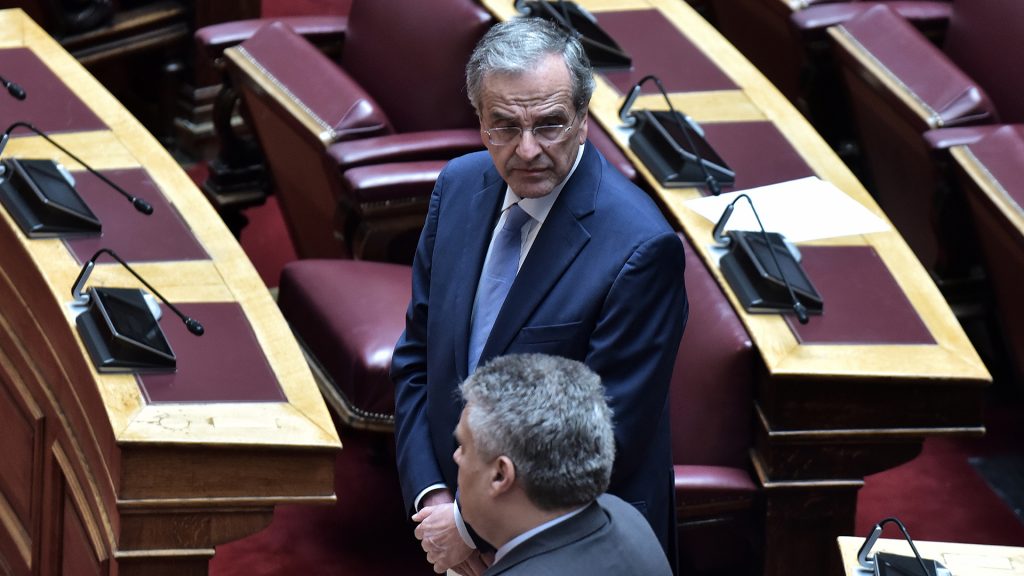 Στη Βουλή ο Σαμαράς, επιλέγει τη μετωπική – Ψηφίζεται η τροπολογία για τους μετανάστες