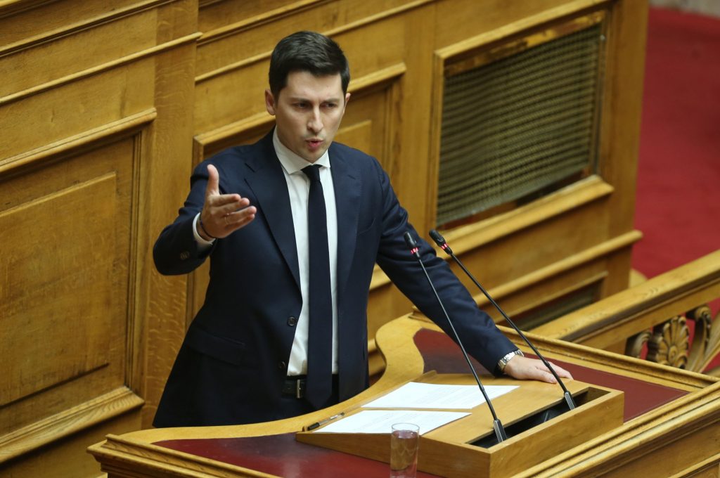 Κόντρα Χρηστίδη – Νατσιού για τη ροζ σημαία: «Έχετε ψεκασμένες αντιλήψεις» – «Είστε ανιστόρητος»