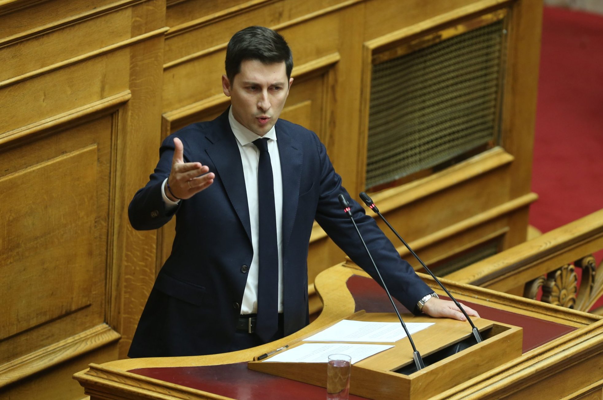 Κόντρα Χρηστίδη – Νατσιού για τη ροζ σημαία: «Έχετε ψεκασμένες αντιλήψεις» – «Είστε ανιστόρητος»