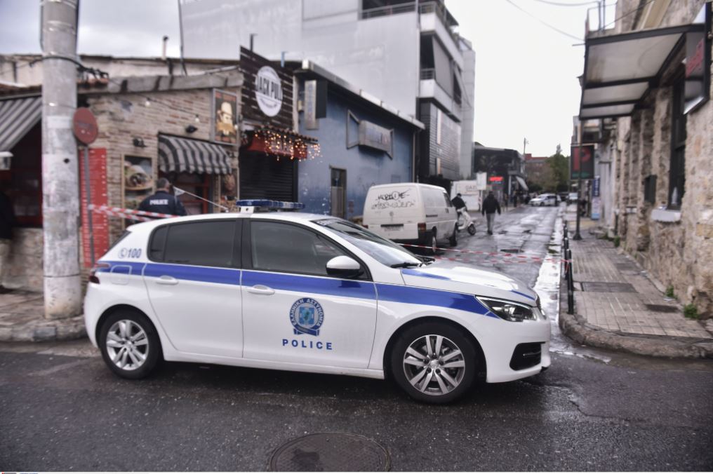 Γκάζι:  Ο ποινικός βίος του 33χρονου που απολογείται  – Καταζητείται ο «πιστολέρο»